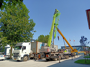 印度尼西亞的石膏粉生產(chǎn)線已全部裝箱運抵港口，印尼的朋友坐等收貨吧。我們的安裝人員已準備就緒，整裝待發(fā)。